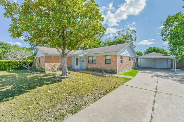 The property David T reviewed: Seller · Knotty Oaks Trail